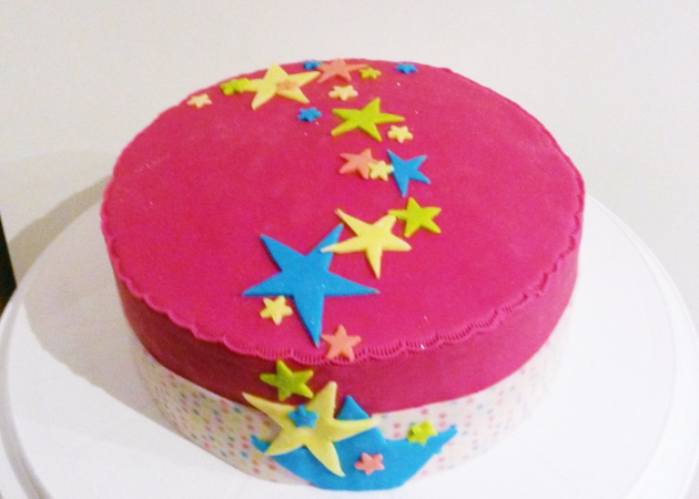 Gâteau Etoiles (avec ruban de pâte à sucre)