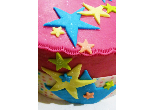 Gâteau Etoiles (avec ruban de pâte à sucre)