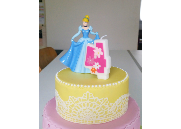 Gâteau à étages princesses